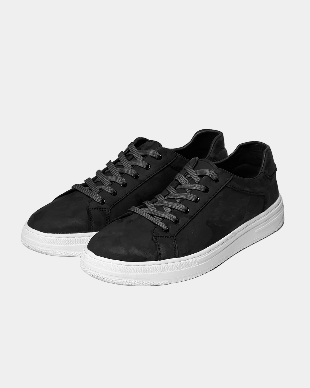 Låga herrsneakers – Sneakers herrmode | LUMINĀFASH