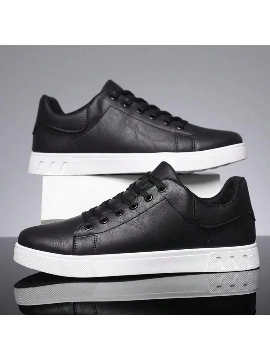 Låga herrsneakers med snörning – detalj 2 | LUMINĀFASH