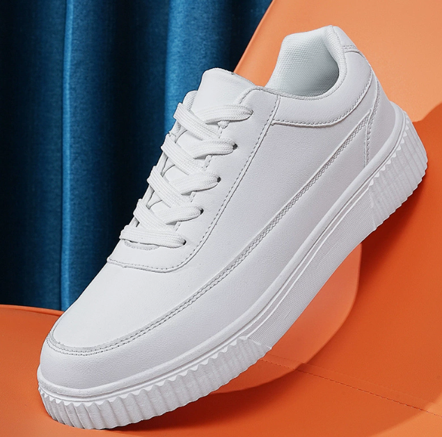 Herrsneakers med synliga sömmar – detalj 2 | LUMINĀFASH