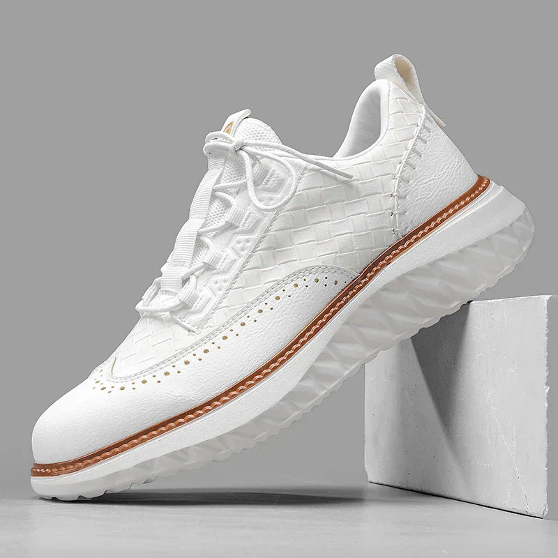 Perforerade herrsneakers – detalj 2 | LUMINĀFASH