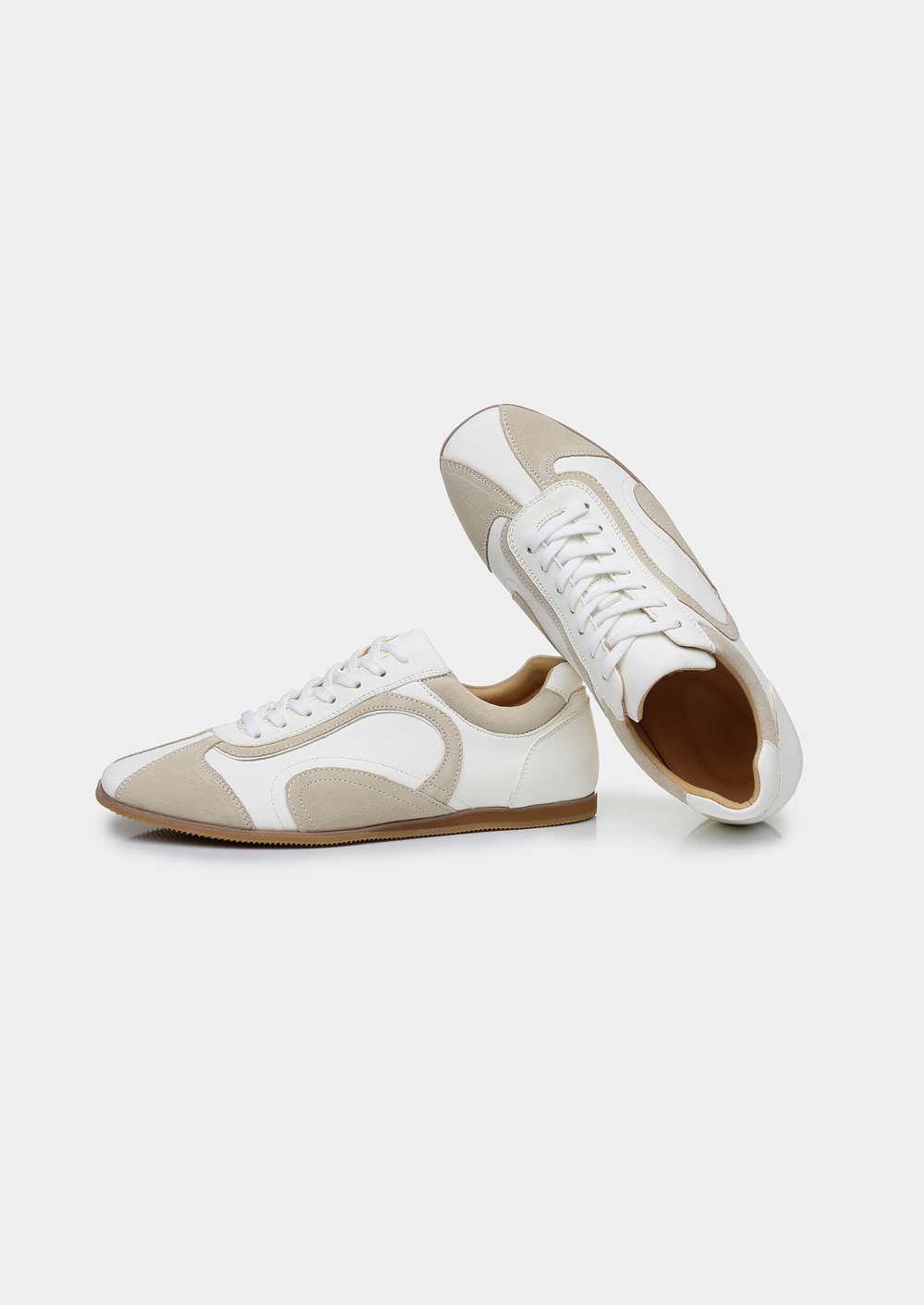 Herrsneakers med platt sula – detalj 2 | LUMINĀFASH