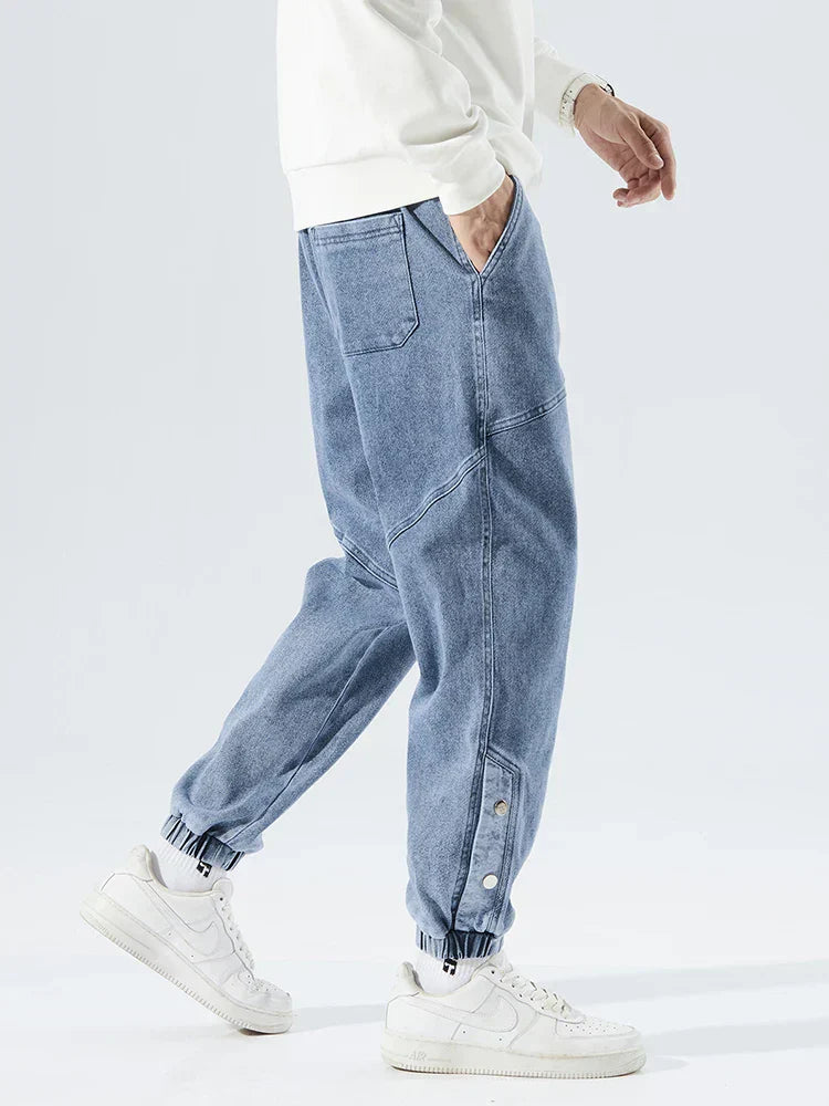 Herrjeans med elastisk midja – detalj 2 | LUMINĀFASH