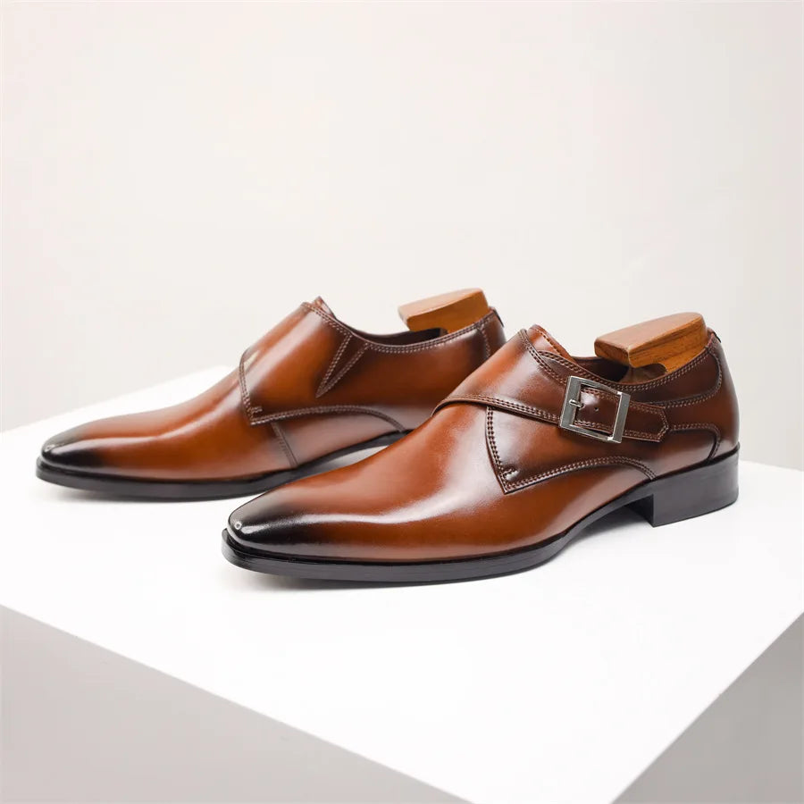 Herrskor med spänne och förlängt tå – Loafers herrmode | LUMINĀFASH
