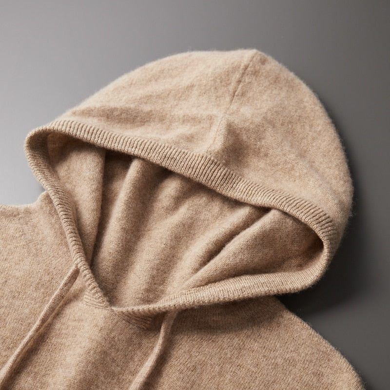 Herrpullover med huva i stickmaterial – detalj 2 | LUMINĀFASH