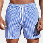 Randiga herrbadshorts med snörning – Shorts herrmode | LUMINĀFASH