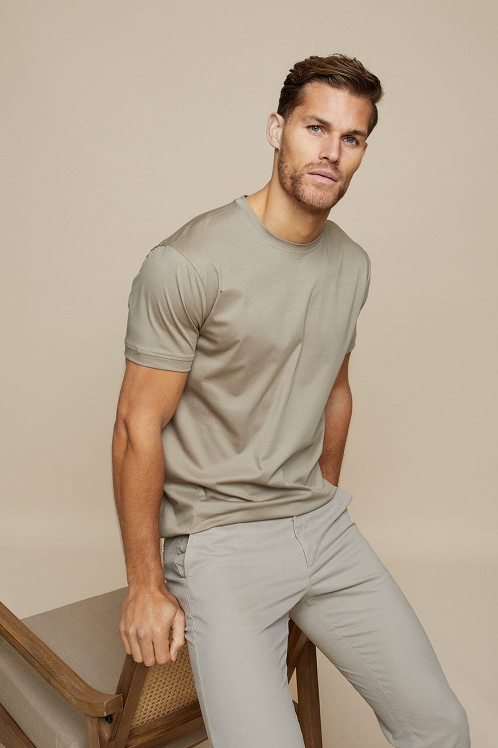 Herr-t-shirt med rund hals – detalj 2 | LUMINĀFASH