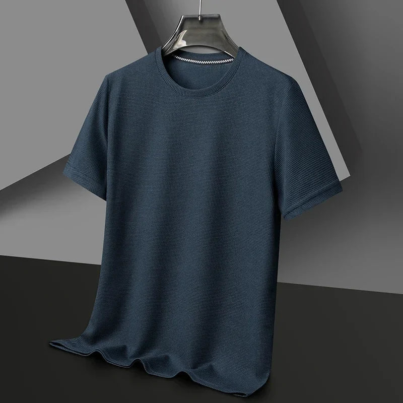 Texturerad herr-t-shirt – detalj 2 | LUMINĀFASH